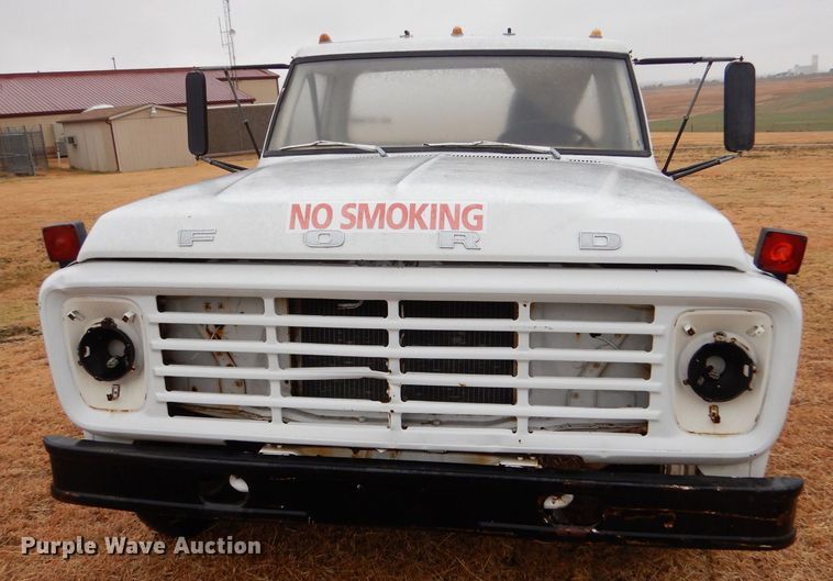 image for item MT9810 1975 Ford F500  truck cab and chassis