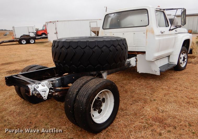 image for item MT9810 1975 Ford F500  truck cab and chassis