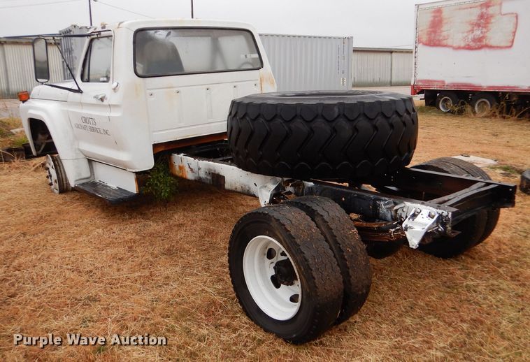 image for item MT9810 1975 Ford F500  truck cab and chassis