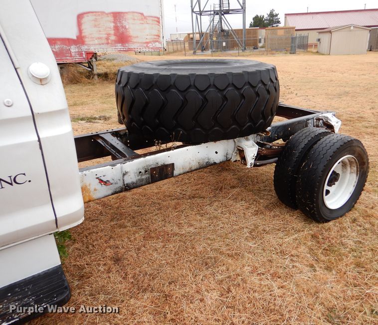 image for item MT9810 1975 Ford F500  truck cab and chassis