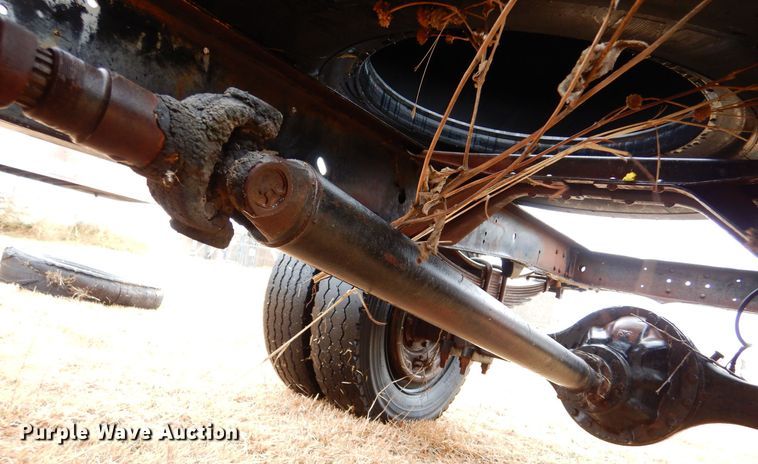 image for item MT9810 1975 Ford F500  truck cab and chassis