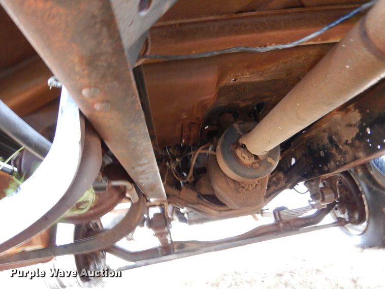 image for item MT9810 1975 Ford F500  truck cab and chassis