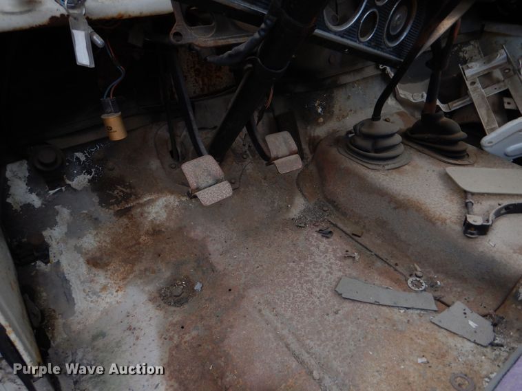 image for item MT9810 1975 Ford F500  truck cab and chassis