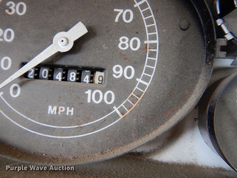 image for item MT9810 1975 Ford F500  truck cab and chassis