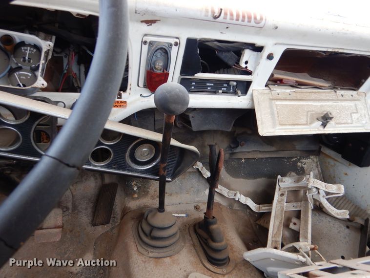 image for item MT9810 1975 Ford F500  truck cab and chassis