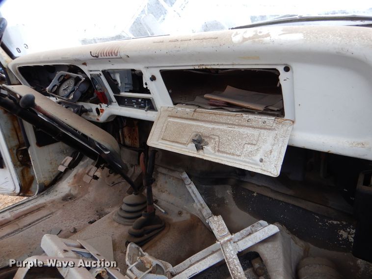 image for item MT9810 1975 Ford F500  truck cab and chassis