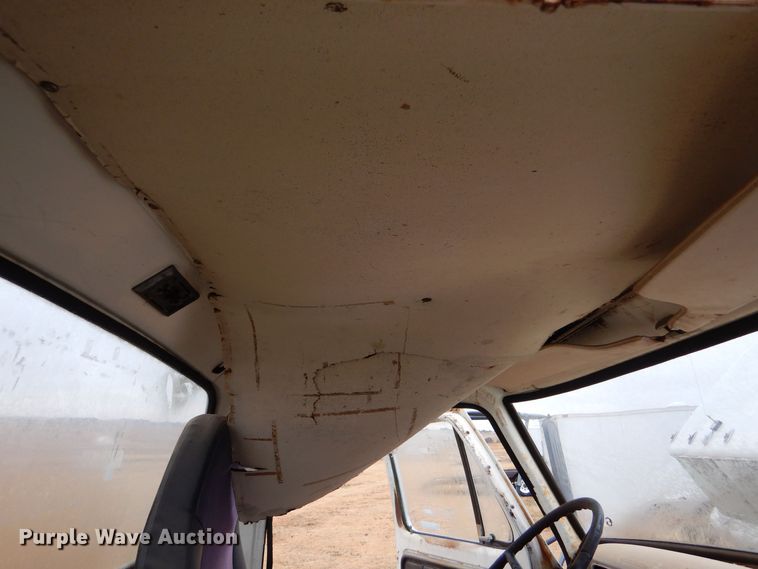 image for item MT9810 1975 Ford F500  truck cab and chassis