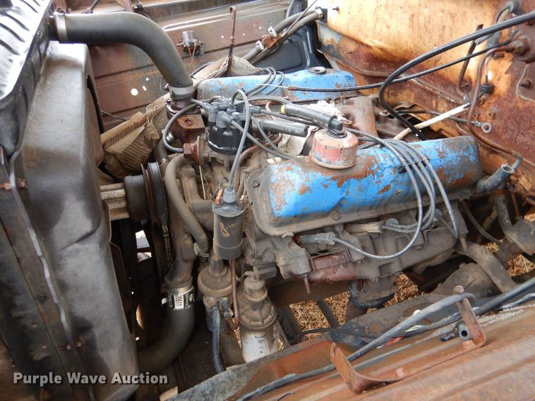 image for item MT9810 1975 Ford F500  truck cab and chassis