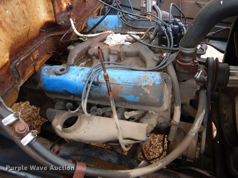 image for item MT9810 1975 Ford F500  truck cab and chassis