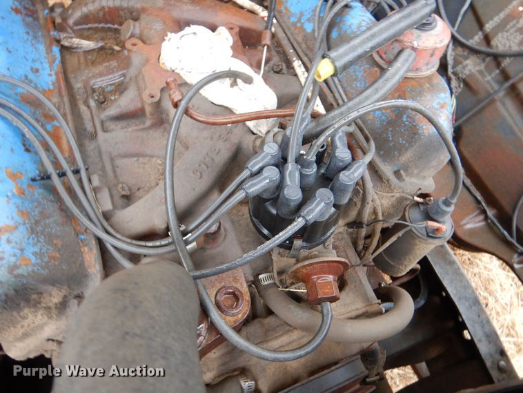 image for item MT9810 1975 Ford F500  truck cab and chassis