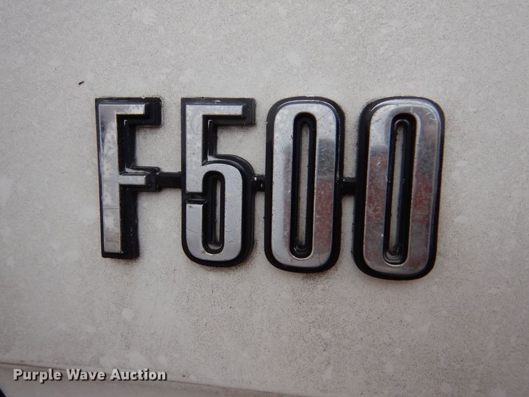 image for item MT9810 1975 Ford F500  truck cab and chassis