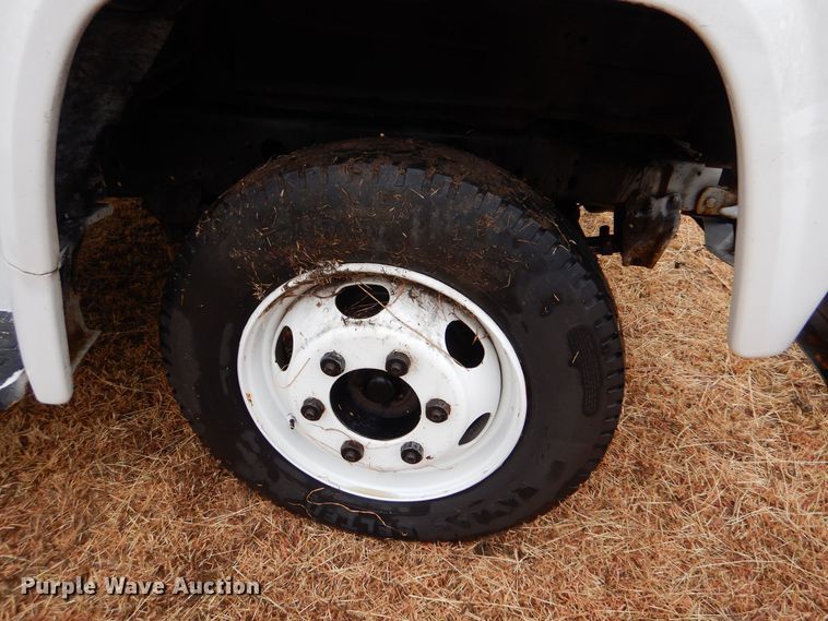 image for item MT9810 1975 Ford F500  truck cab and chassis