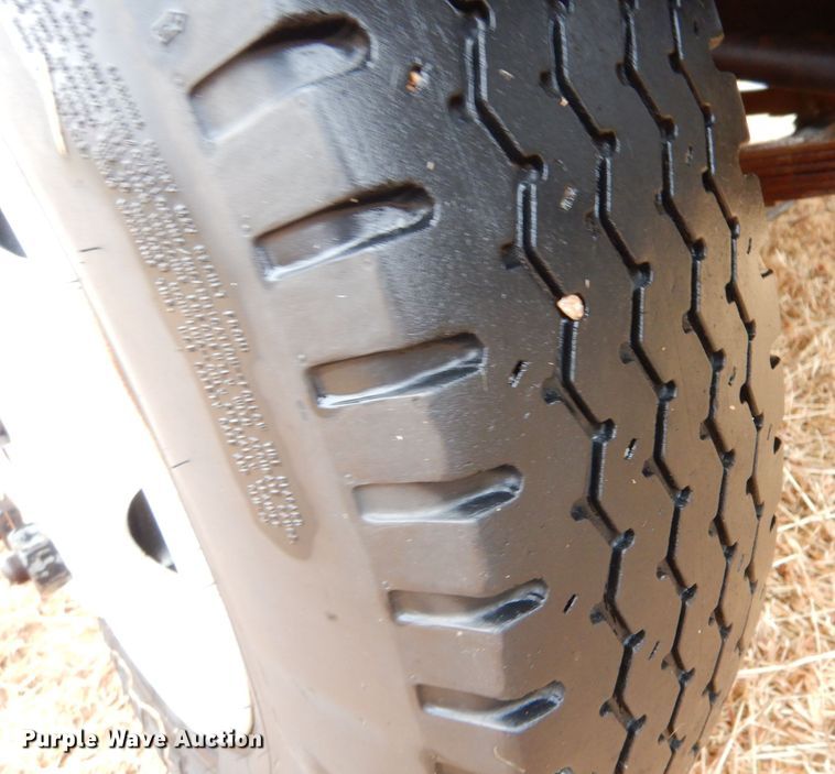 image for item MT9810 1975 Ford F500  truck cab and chassis