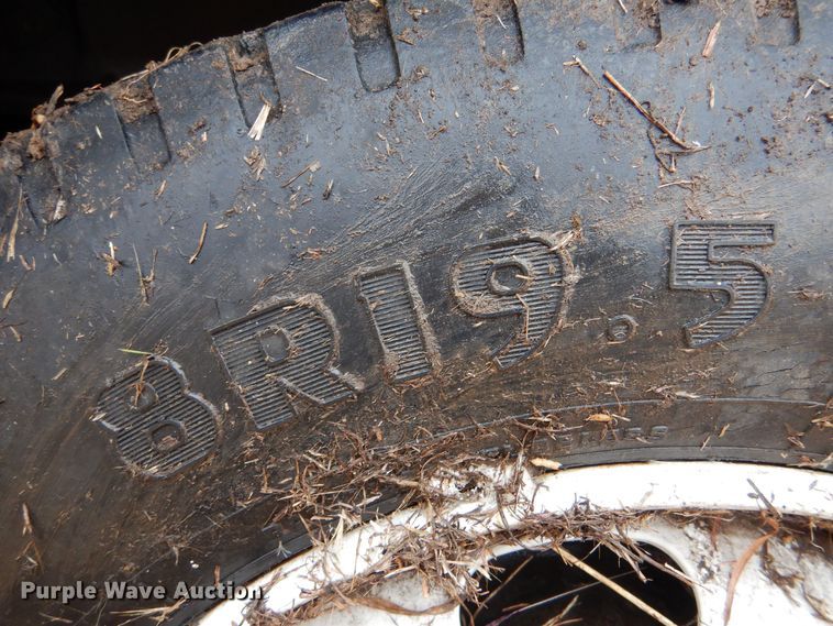 image for item MT9810 1975 Ford F500  truck cab and chassis