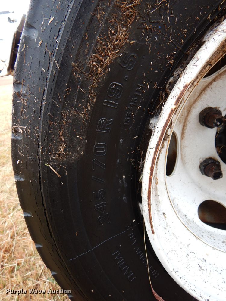 image for item MT9810 1975 Ford F500  truck cab and chassis