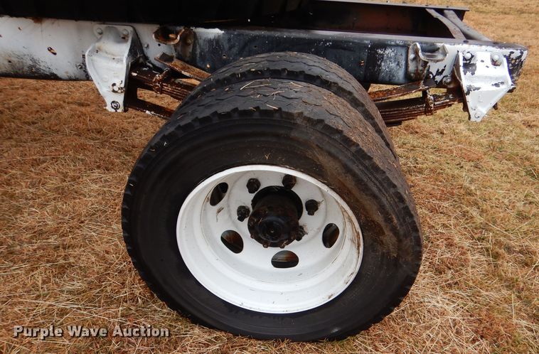 image for item MT9810 1975 Ford F500  truck cab and chassis