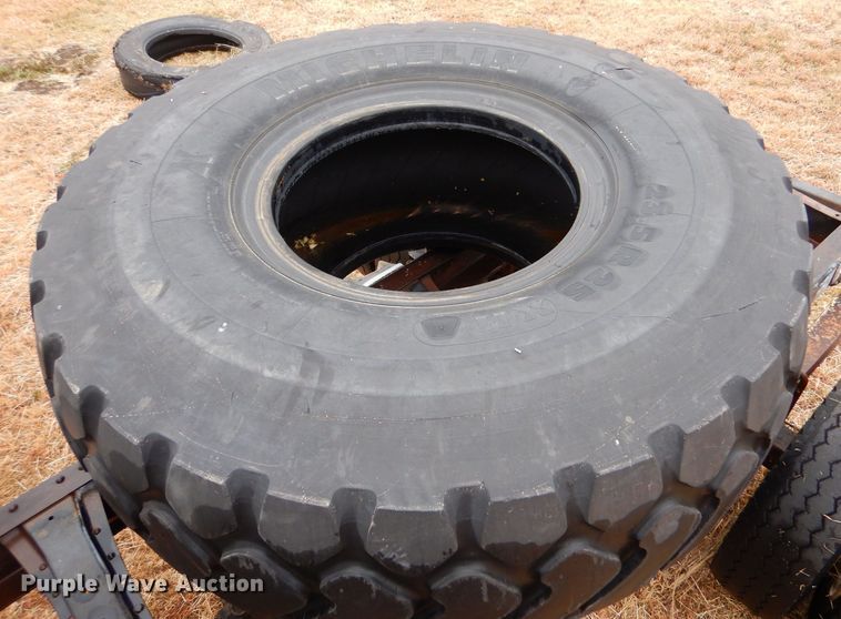 image for item MT9810 1975 Ford F500  truck cab and chassis