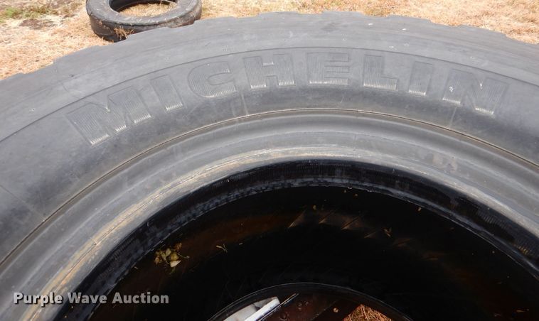 image for item MT9810 1975 Ford F500  truck cab and chassis