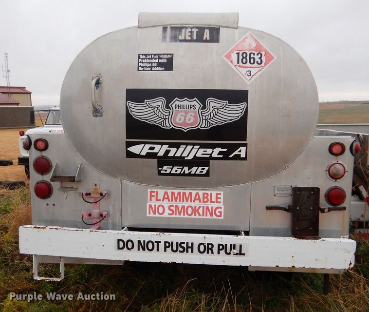 image for item MT9811 Ford C700  fuel truck