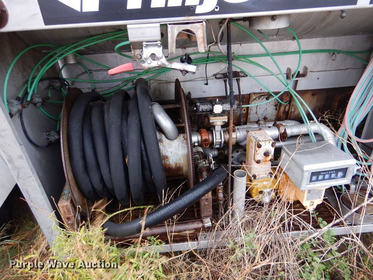 image for item MT9811 Ford C700  fuel truck