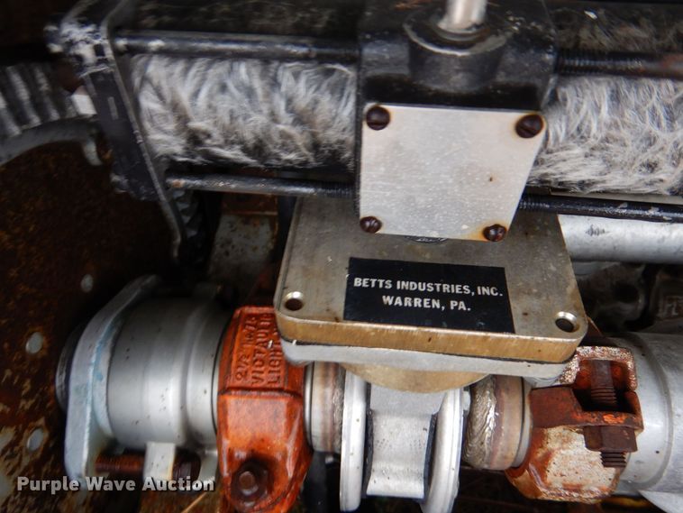 image for item MT9811 Ford C700  fuel truck