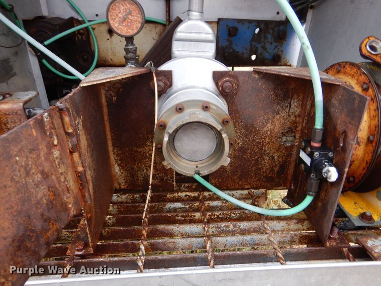 image for item MT9811 Ford C700  fuel truck