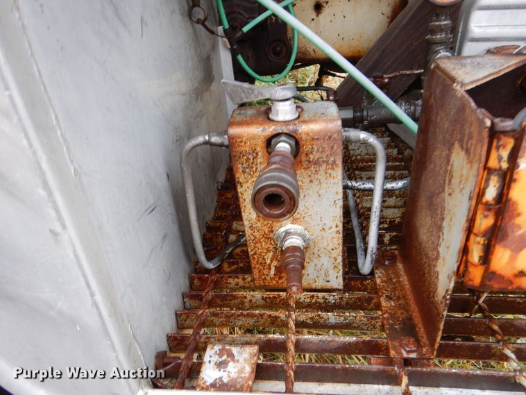 image for item MT9811 Ford C700  fuel truck