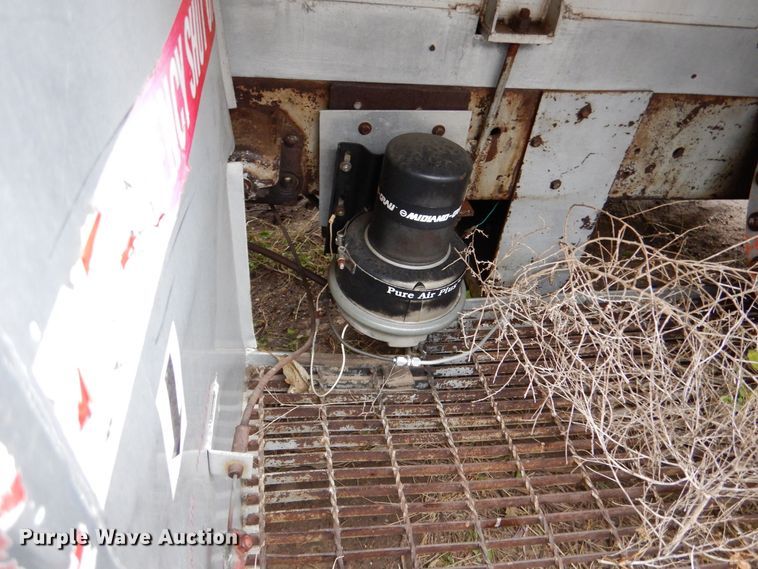 image for item MT9811 Ford C700  fuel truck