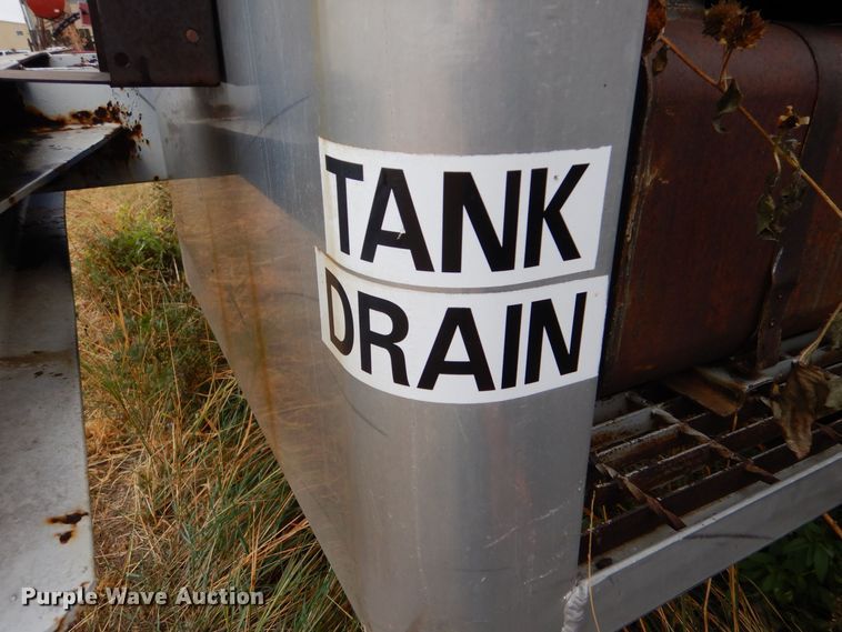 image for item MT9811 Ford C700  fuel truck