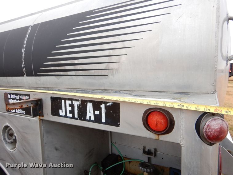 image for item MT9811 Ford C700  fuel truck