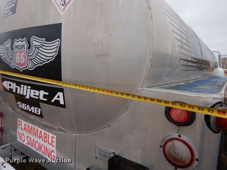 image for item MT9811 Ford C700  fuel truck