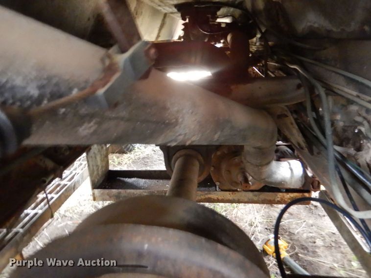 image for item MT9811 Ford C700  fuel truck