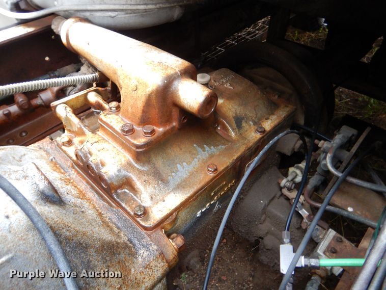 image for item MT9811 Ford C700  fuel truck