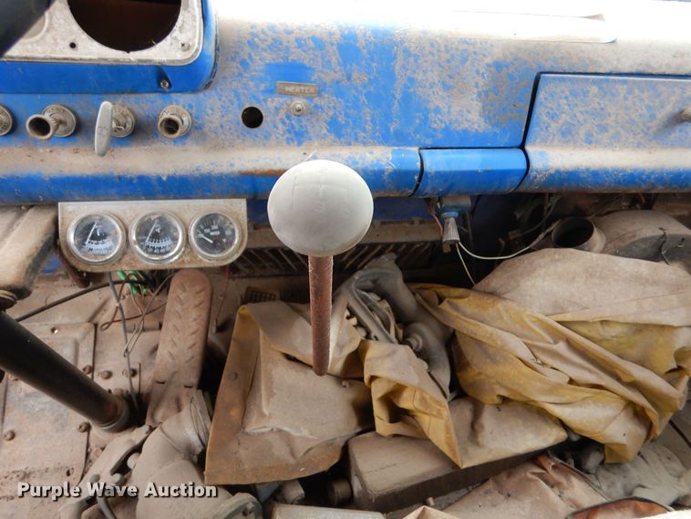 image for item MT9811 Ford C700  fuel truck