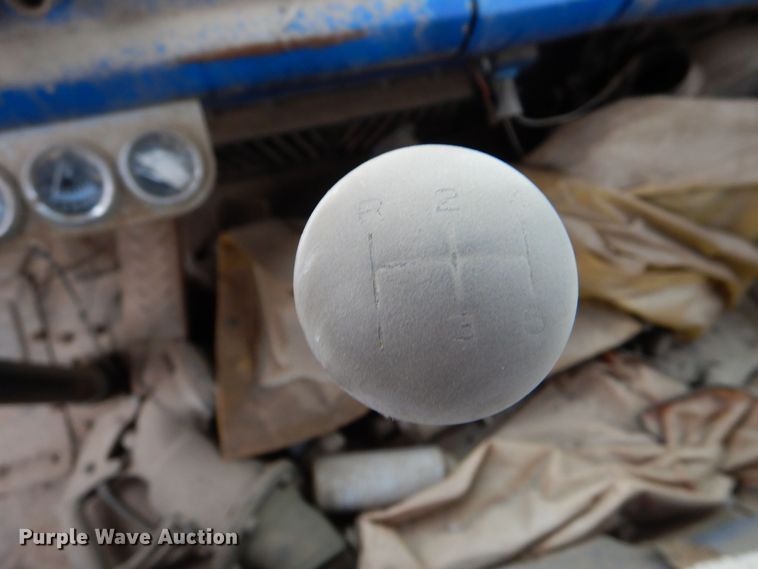 image for item MT9811 Ford C700  fuel truck