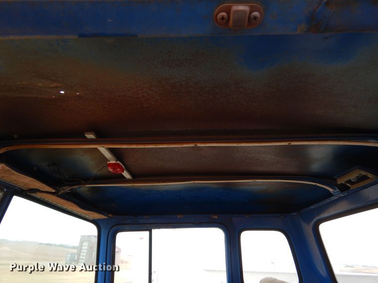 image for item MT9811 Ford C700  fuel truck