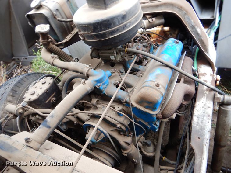 image for item MT9811 Ford C700  fuel truck