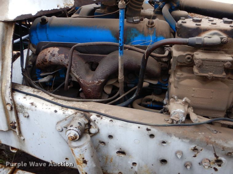 image for item MT9811 Ford C700  fuel truck