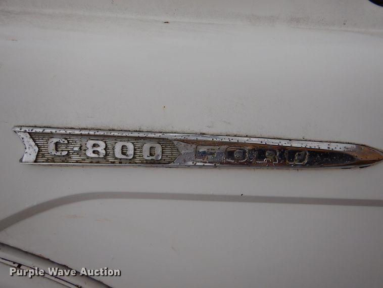 image for item MT9811 Ford C700  fuel truck