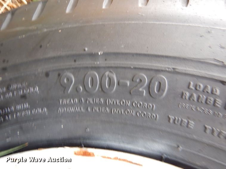 image for item MT9811 Ford C700  fuel truck