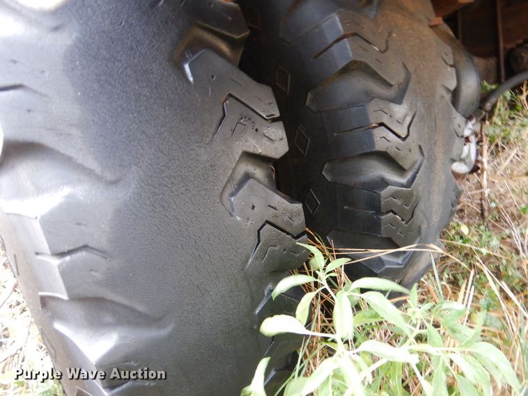 image for item MT9811 Ford C700  fuel truck