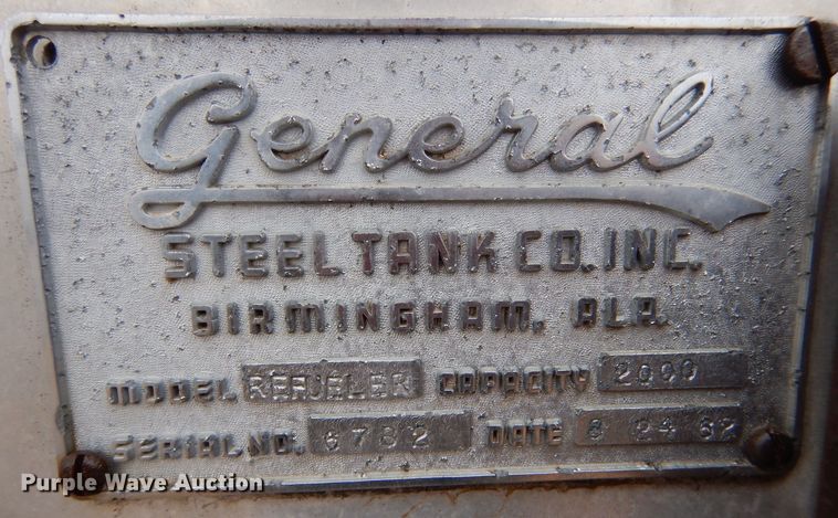 image for item MT9811 Ford C700  fuel truck