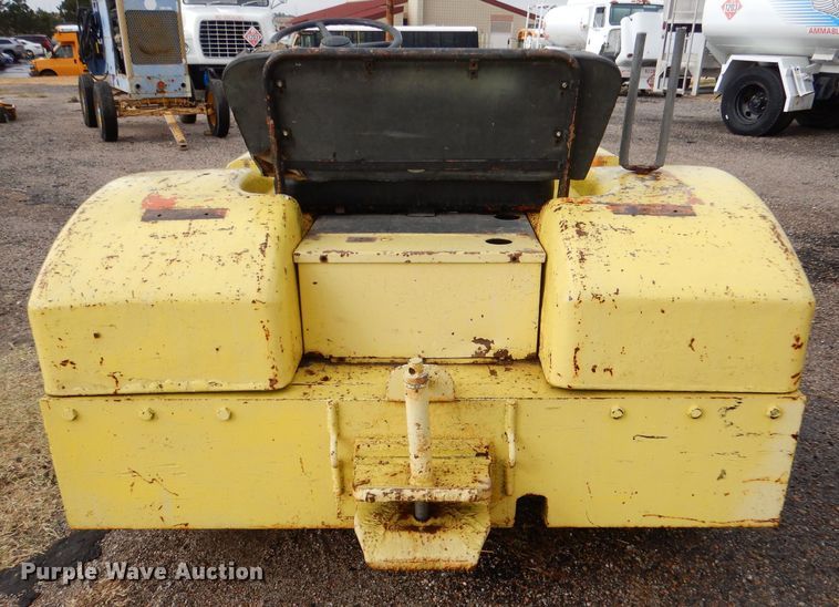 image for item MT9812 Clark Equipment CT80  aircraft tug