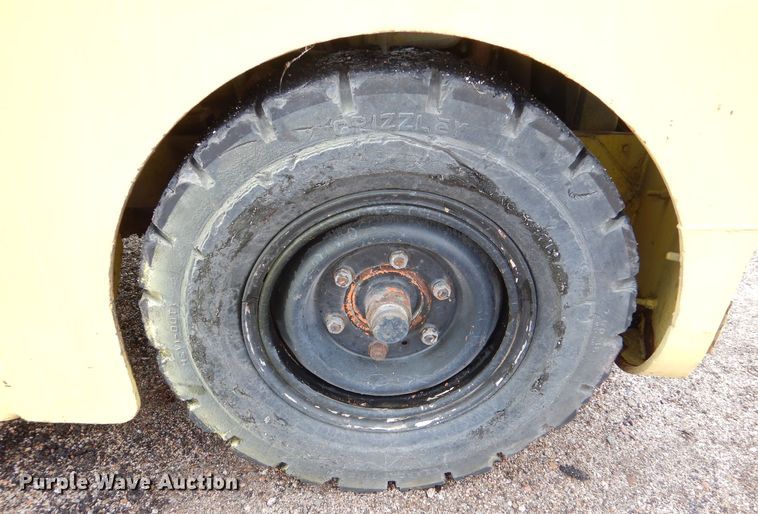 image for item MT9812 Clark Equipment CT80  aircraft tug