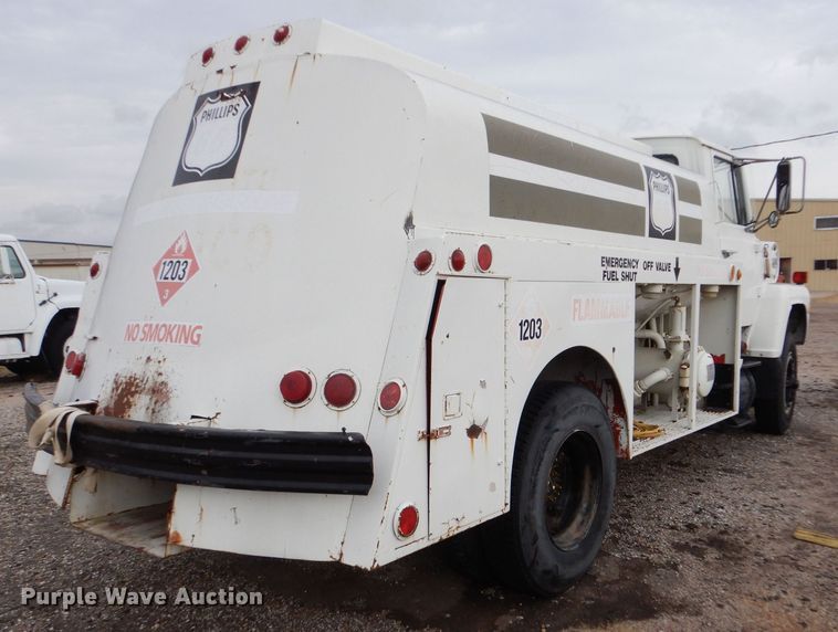 image for item MT9815 Ford 800  fuel truck