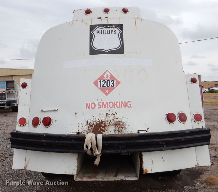 image for item MT9815 Ford 800  fuel truck