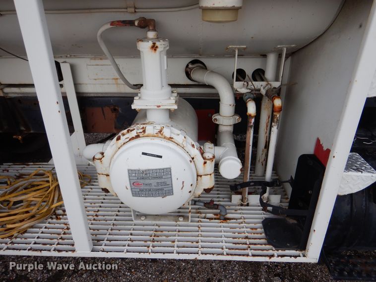 image for item MT9815 Ford 800  fuel truck