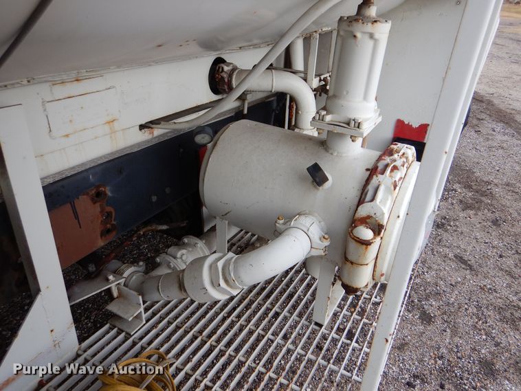 image for item MT9815 Ford 800  fuel truck