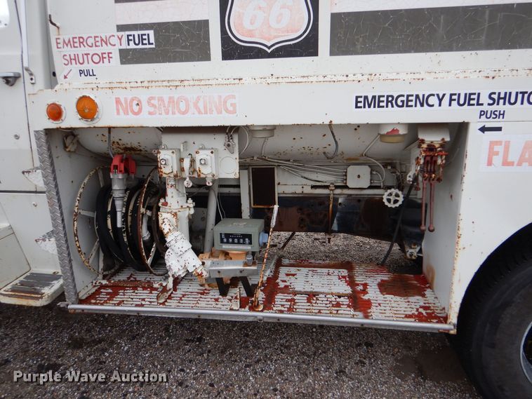 image for item MT9815 Ford 800  fuel truck