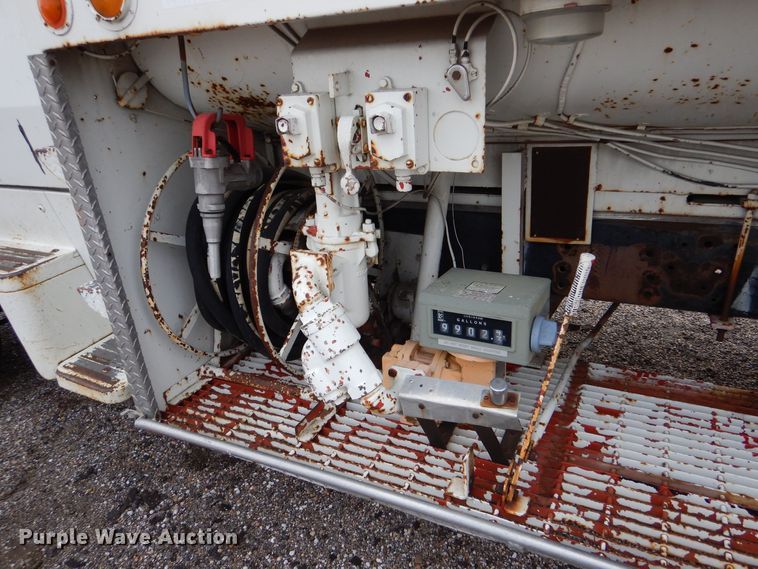 image for item MT9815 Ford 800  fuel truck